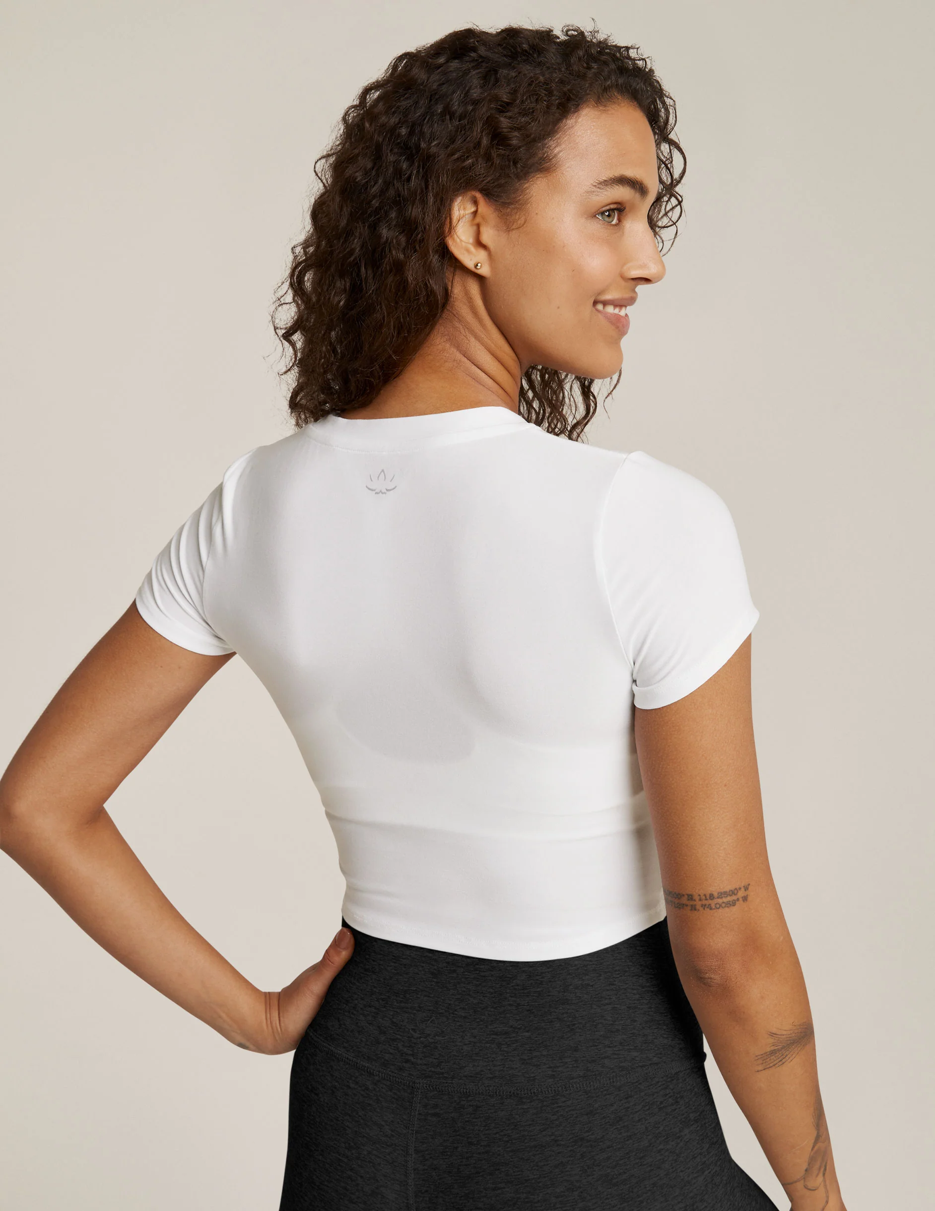 Featherweight Under Over Cropped Tee - Onhollan