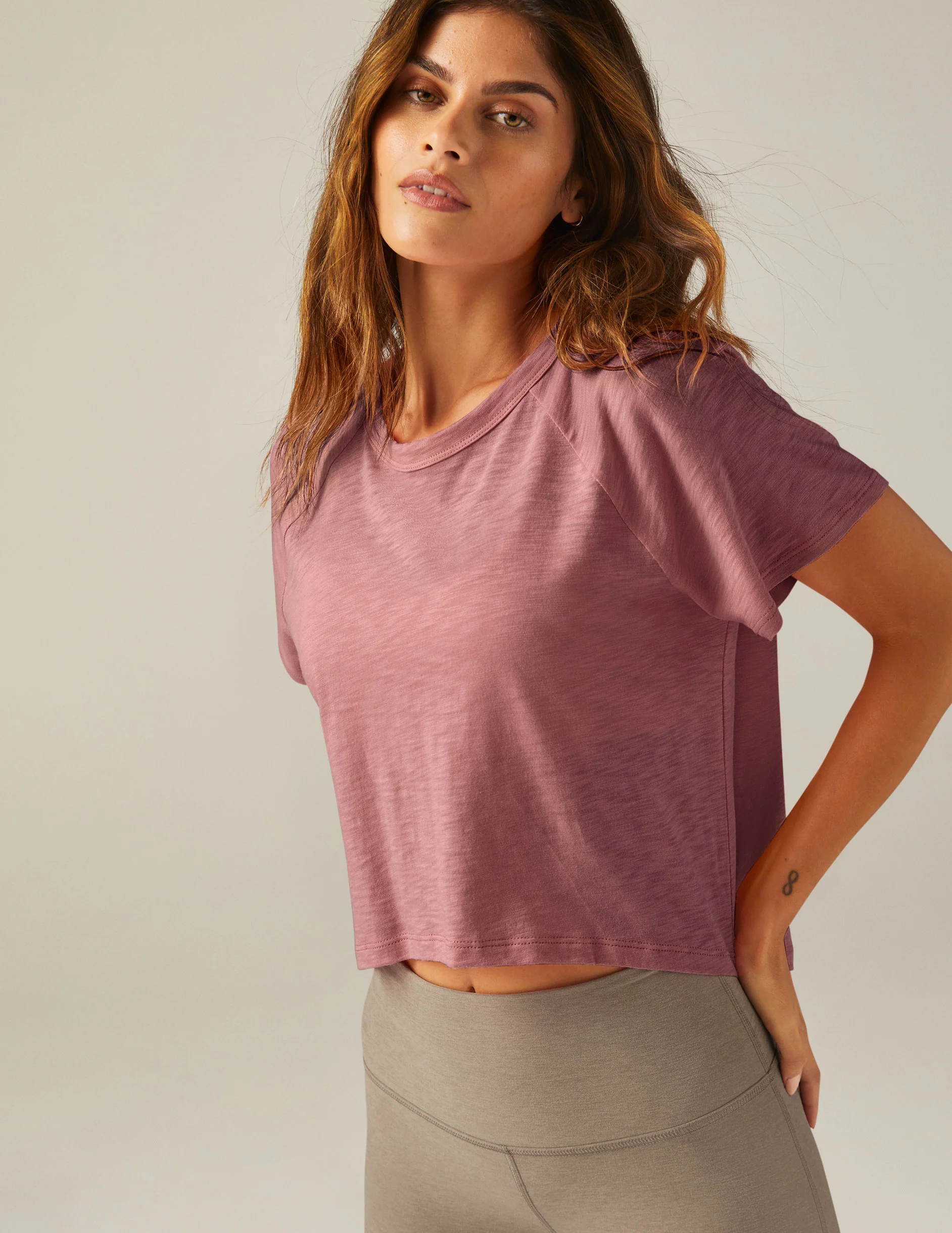 Signature High Low Cropped Tee - Onhollan