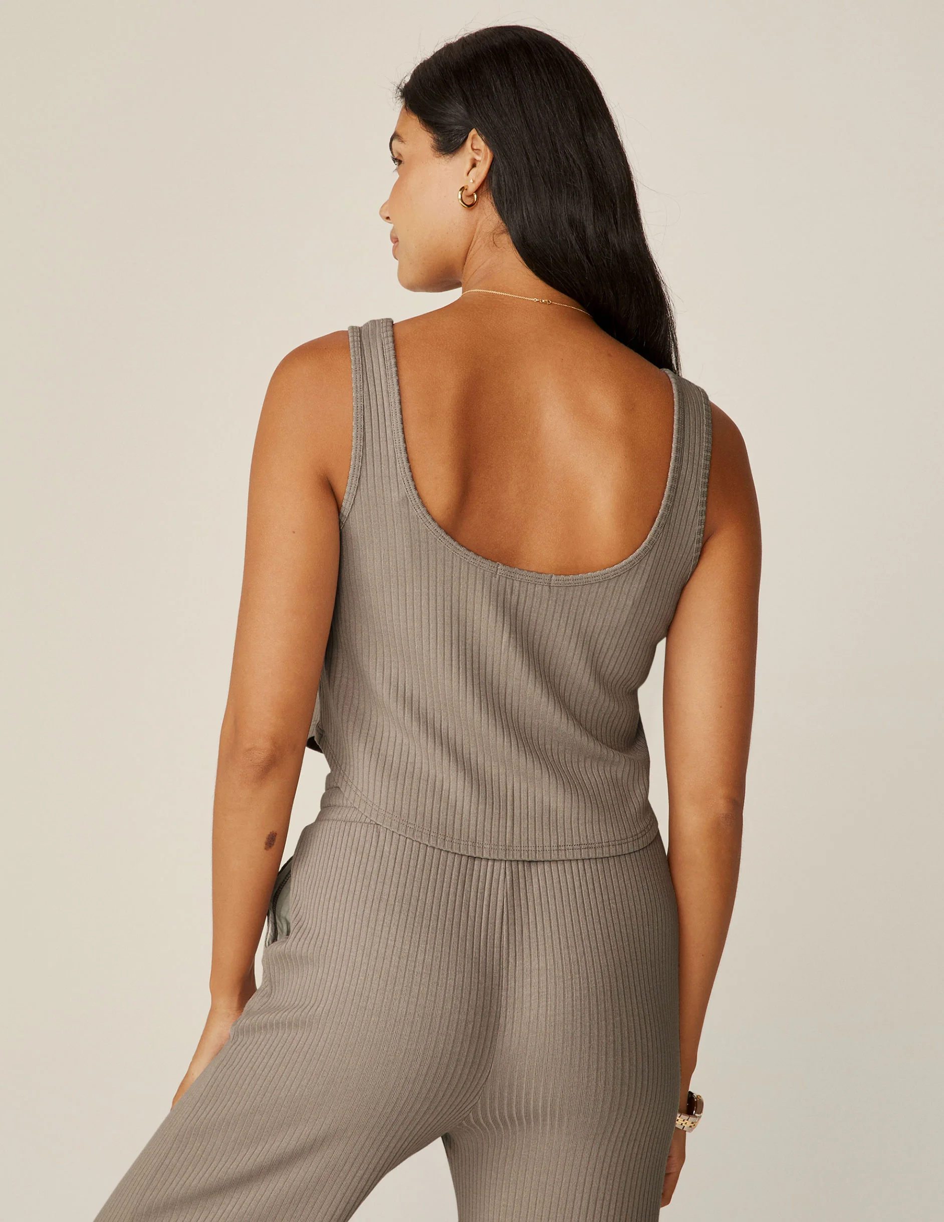 Well Traveled Tank - Onhollan