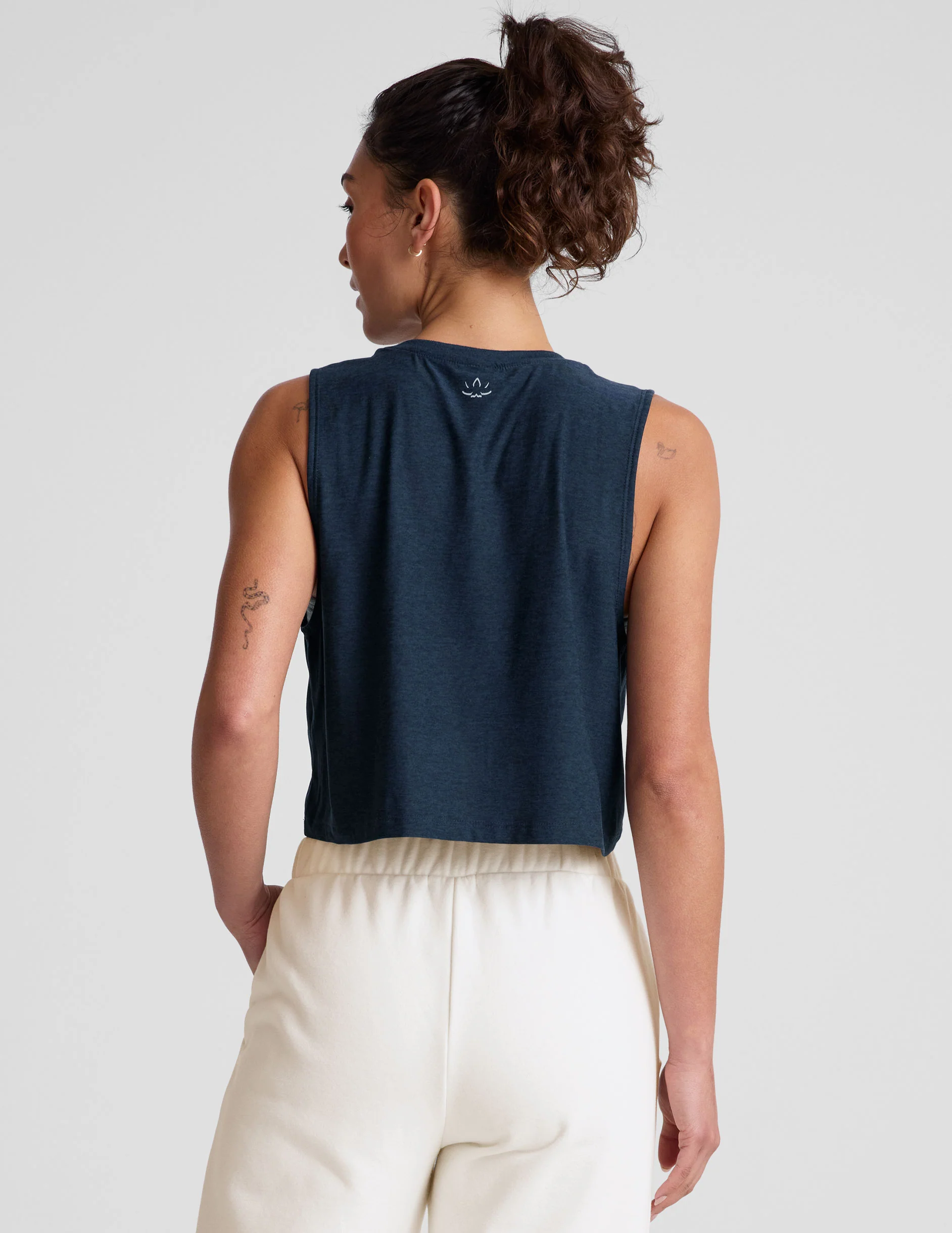 Featherweight Minimal Cropped Tank - Onhollan